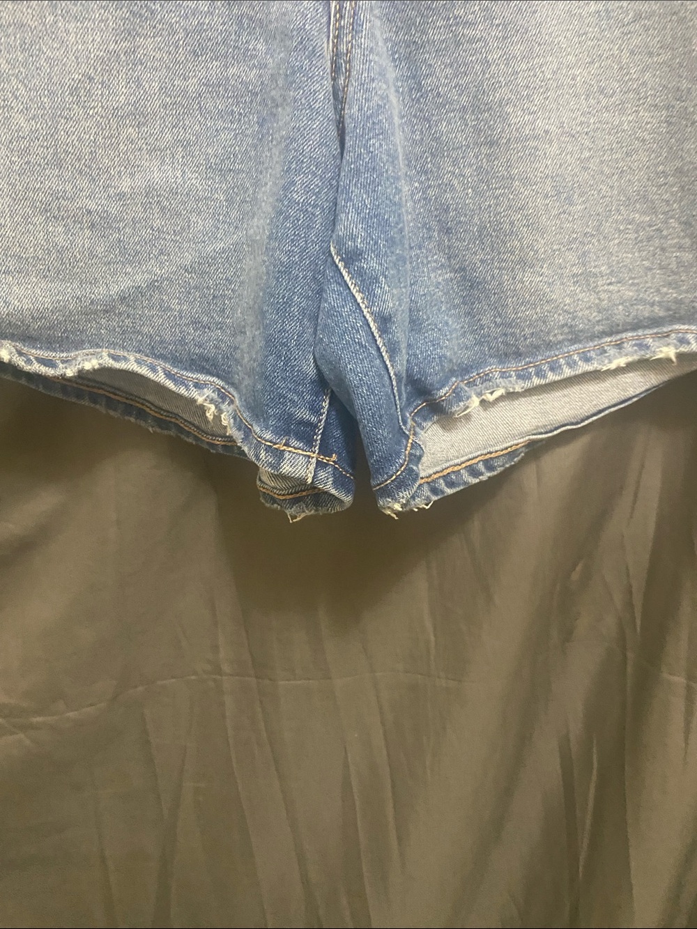 American Eagle Classic High-Rise Blue Denim Shorts size 14 - Picture 4 of 10